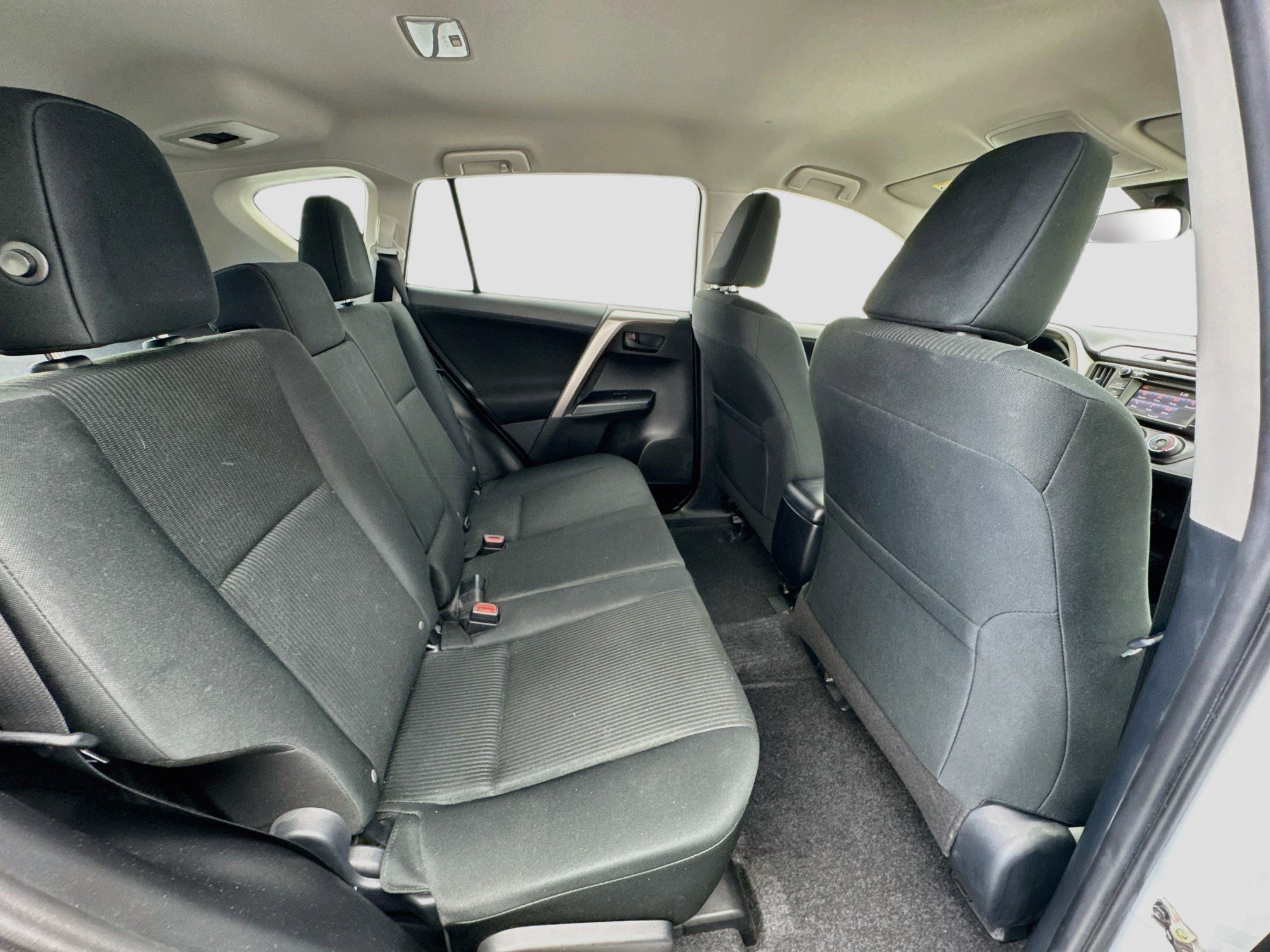 Used 2018 Toyota RAV4 LE w/ All Weather Liner Package FWD image 17