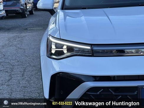 Certified 2025 Volkswagen Taos SEL w/ Taos Adventure Package (SXB) image 10