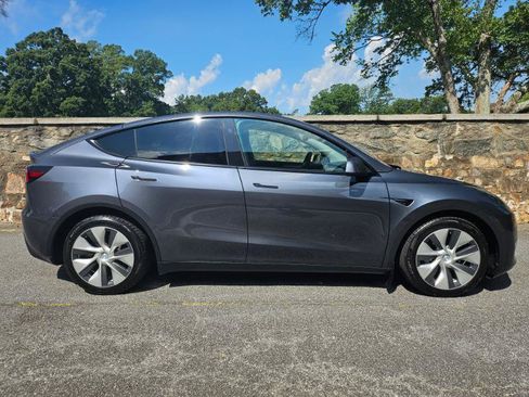 Used 2023 Tesla Model Y Long Range AWD/4WD image 10