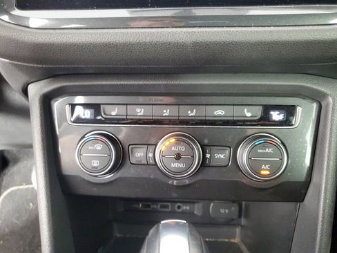 Used 2018 Volkswagen Tiguan SE FWD image 22