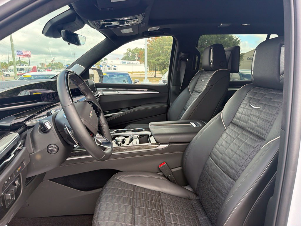 Used 2026 Cadillac Escalade ESV V w/ LPO, ONYX Package AWD/4WD image 13