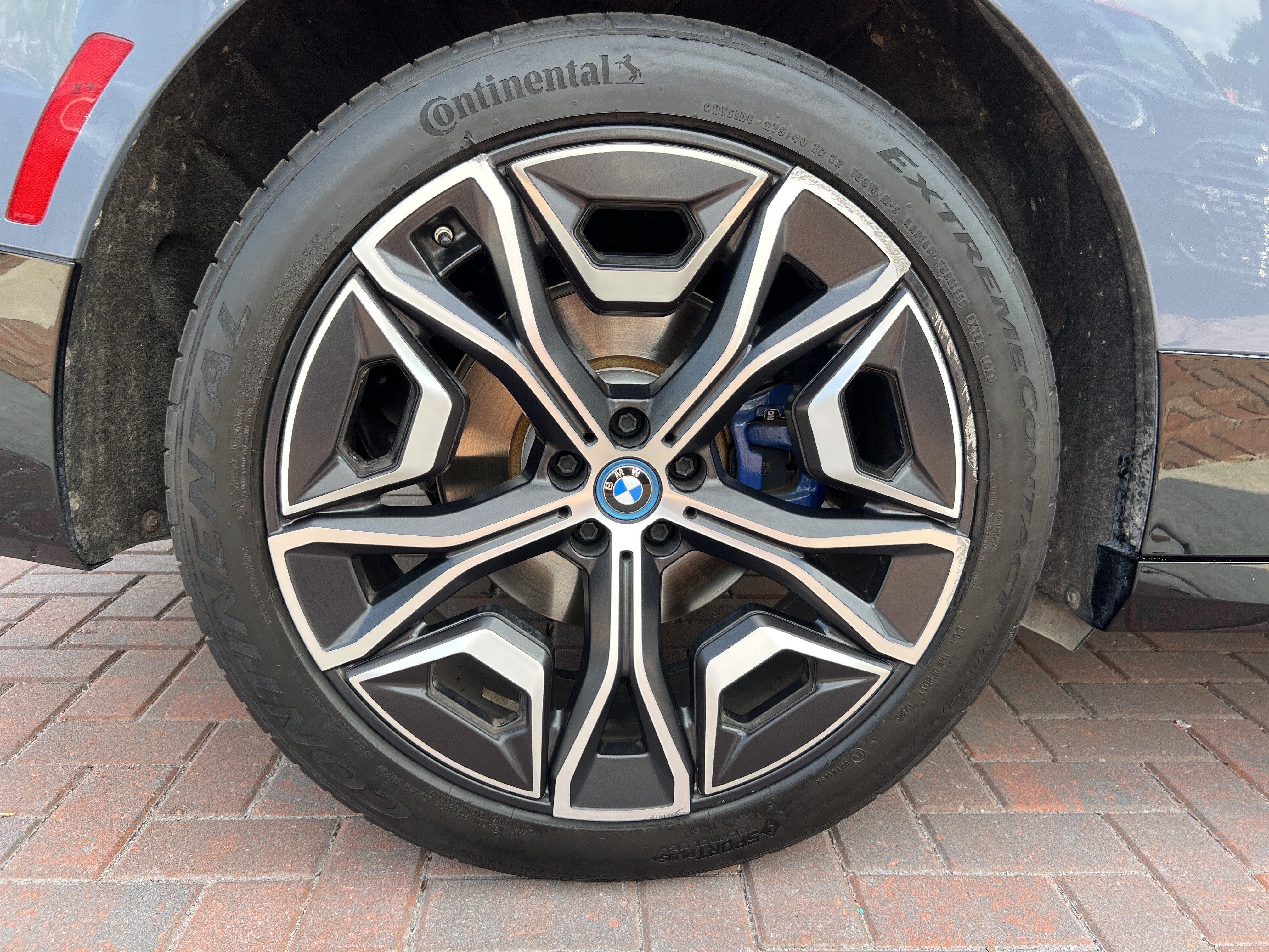 Used 2024 BMW iX xDrive50 w/ Premium Package AWD/4WD image 33