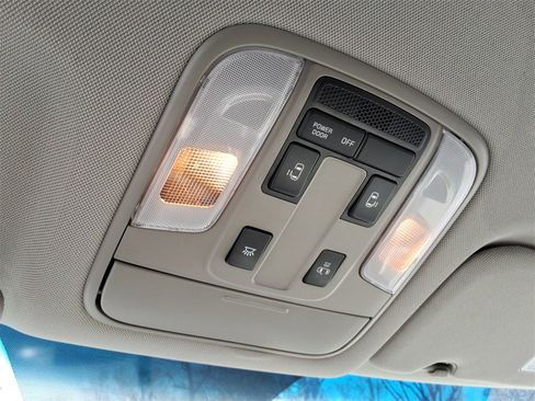 Used 2021 Kia Sedona LX image 35