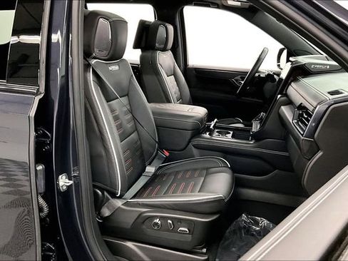 Used 2025 GMC Yukon AT4 Ultimate AWD/4WD image 8
