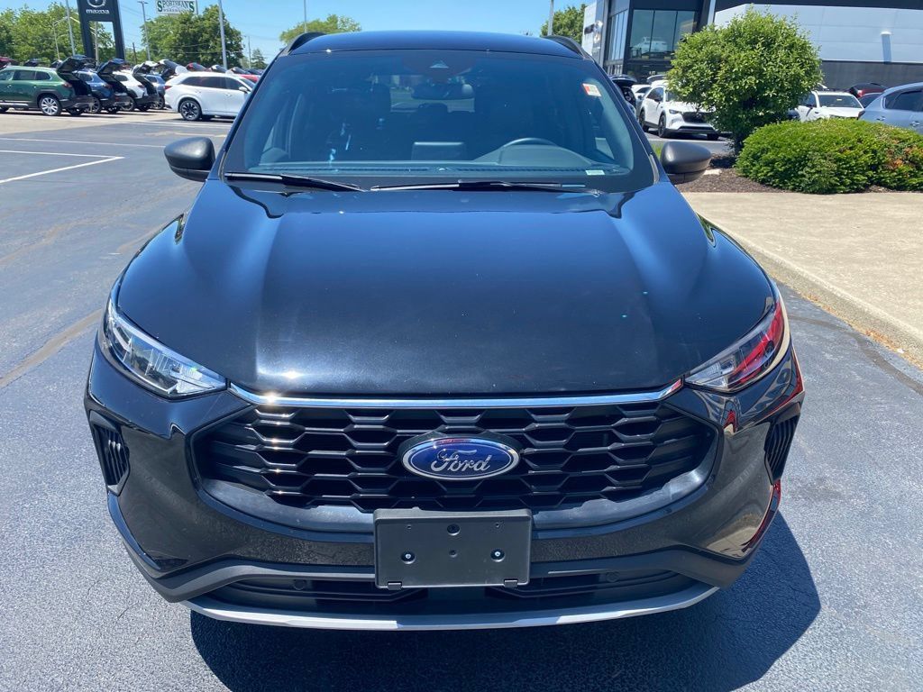 Used 2025 Ford Escape ST-Line AWD/4WD image 3