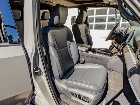 Used 2026 Lexus GX 550 w/ Accessory Package (2T) image 32