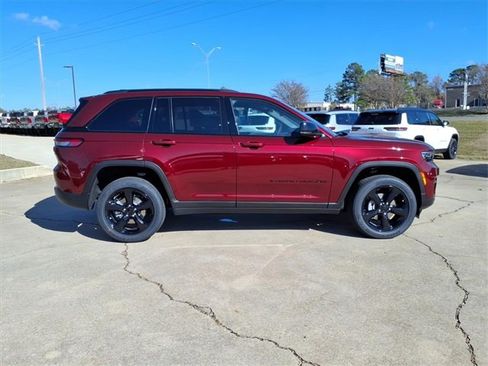 New 2025 Jeep Grand Cherokee Altitude image 2