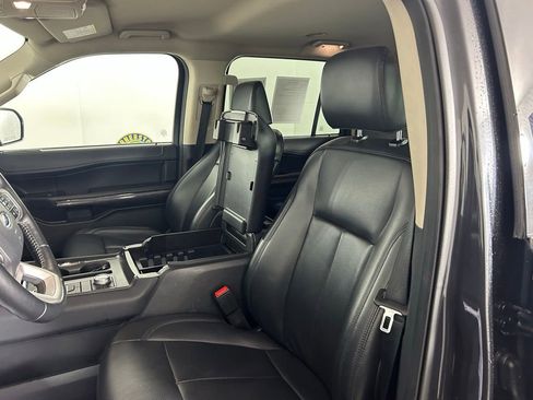 Used 2024 Ford Expedition Max XLT image 10