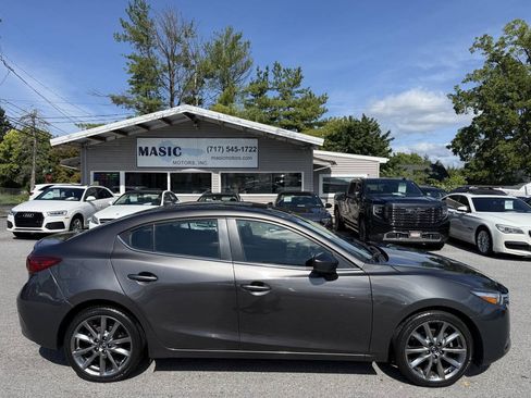 Used 2018 MAZDA MAZDA3 Touring FWD image 3