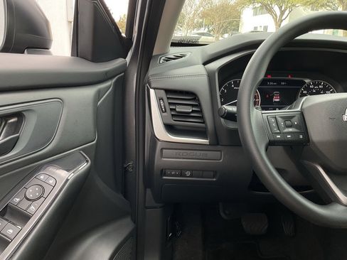 Used 2025 Nissan Rogue S image 25