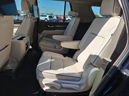 Used 2023 GMC Yukon Denali w/ Advanced Technology Package image 21