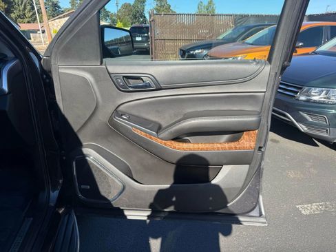 Used 2018 Chevrolet Suburban Premier image 16