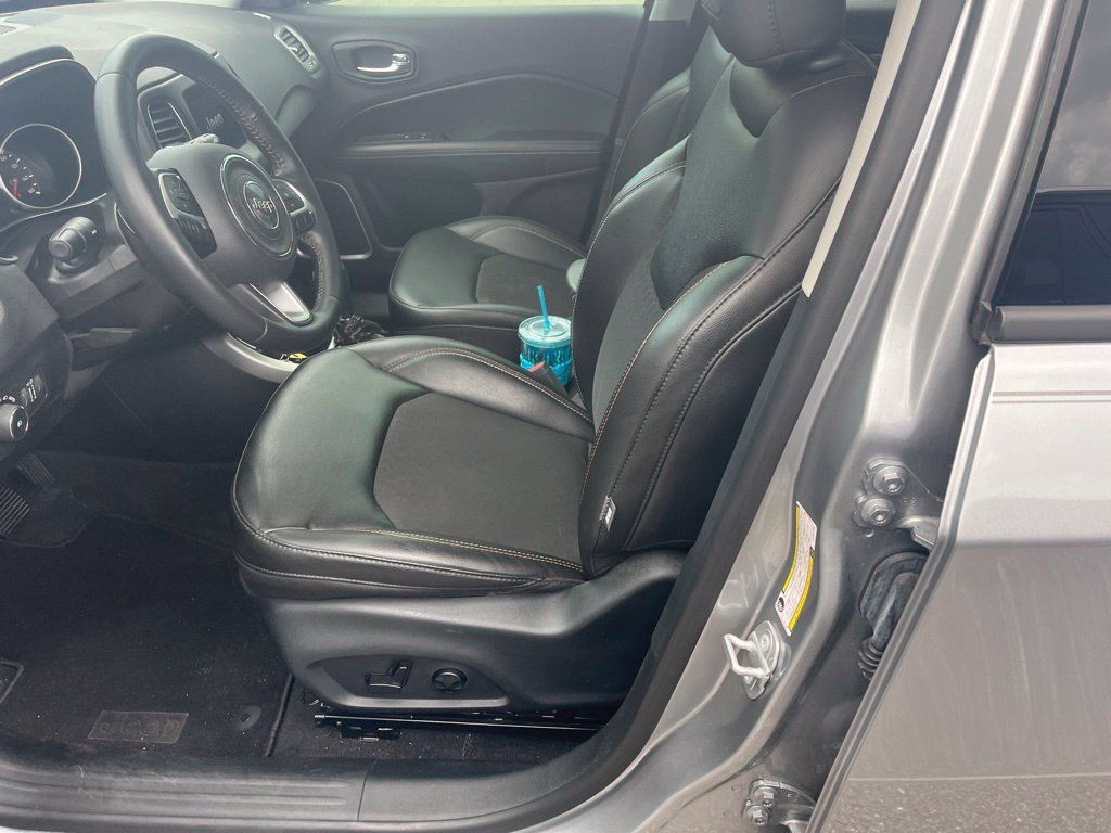Used 2018 Jeep Compass Latitude w/ Popular Equipment Group FWD image 9