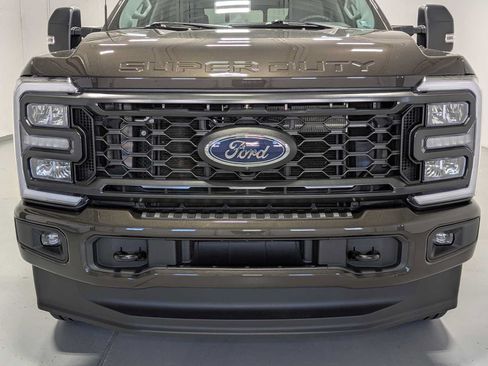 Used 2024 Ford F250 XLT w/ XLT Premium Package AWD/4WD image 2