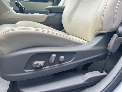 Used 2023 Cadillac XT6 Premium Luxury w/ Technology Package image 11