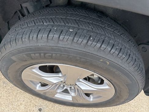 Used 2023 Toyota RAV4 XLE w/ Convenience Package image 10