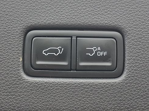 Used 2025 Kia Carnival EX FWD image 33