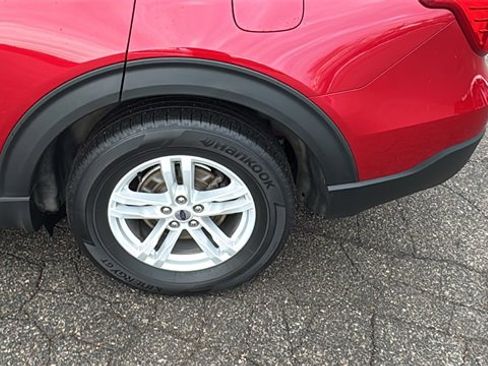 Certified 2021 Ford Explorer XLT w/ Equipment Group 202A image 27