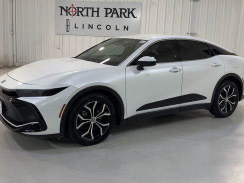 Used 2023 Toyota Crown XLE image 6