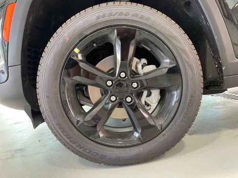 New 2025 Jeep Grand Cherokee Limited w/ Luxury Tech Group II image 13