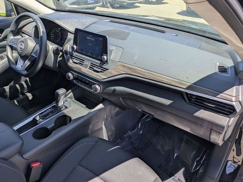Used 2025 Nissan Altima 2.5 SV image 31