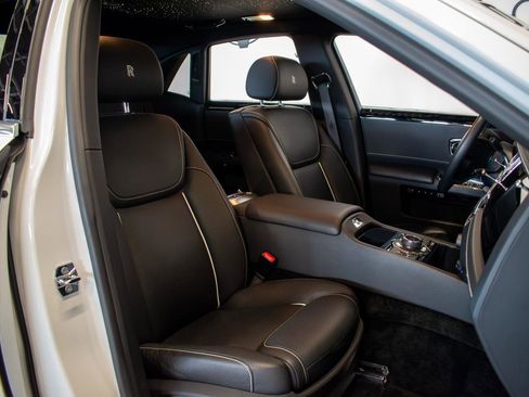 Used 2018 Rolls-Royce Ghost image 26
