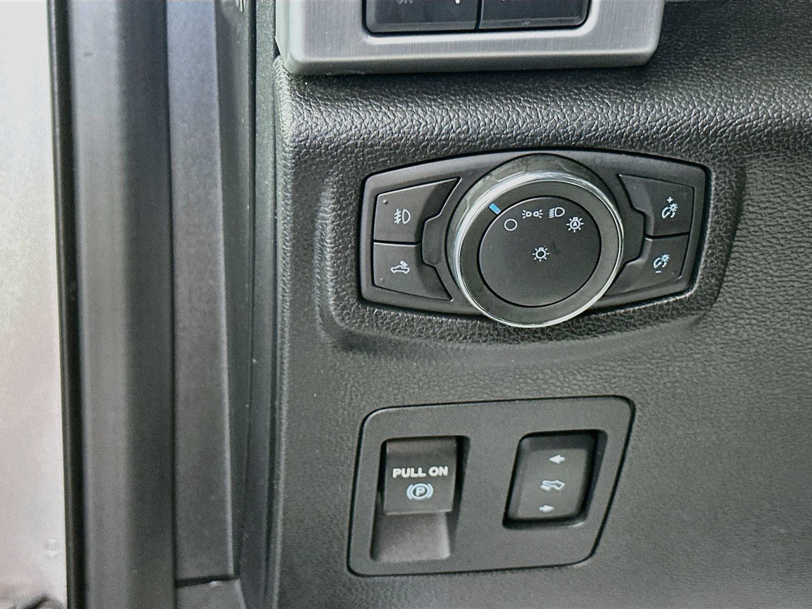 Used 2019 Ford F150 Platinum AWD/4WD image 10