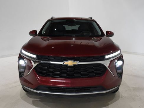 Used 2025 Chevrolet Trax LT w/ LT Convenience Package FWD image 2