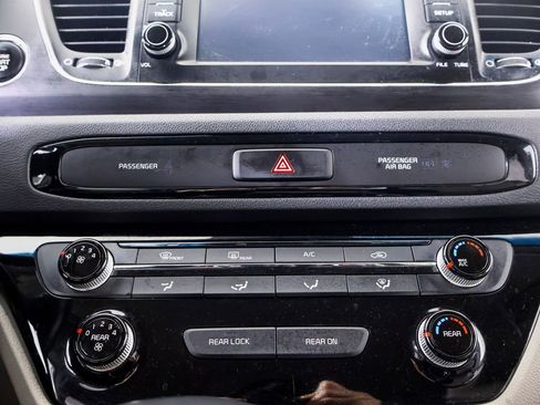 Used 2021 Kia Sedona EX image 20