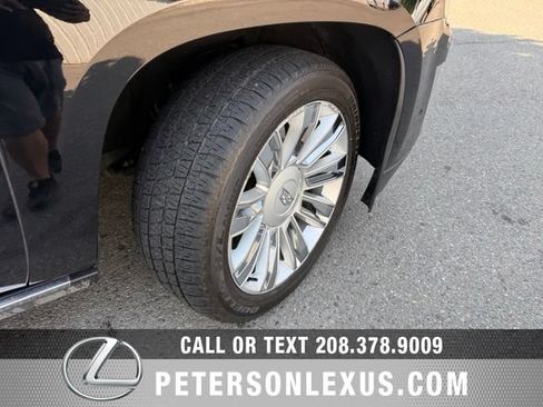 Used 2019 Cadillac Escalade ESV Platinum AWD/4WD image 11