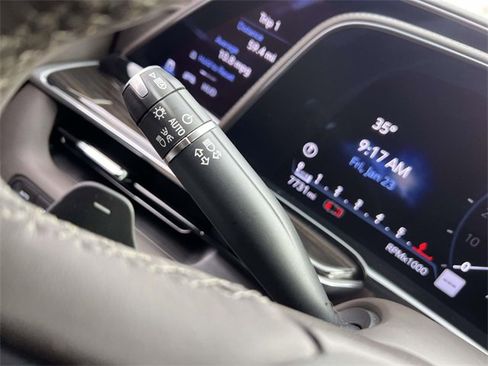 Certified 2022 Cadillac Escalade Premium Luxury image 32