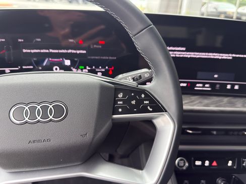 Certified 2025 Audi Q5 Premium w/ Convenience Package AWD/4WD image 15