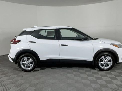 New 2025 Nissan Kicks Play S image 3