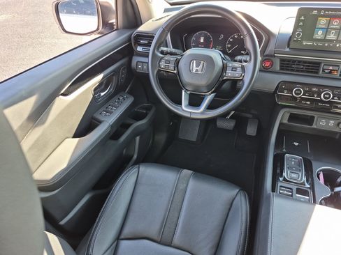 Used 2024 Honda Pilot Touring image 21