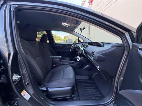 Used 2016 Toyota Prius Two FWD image 40