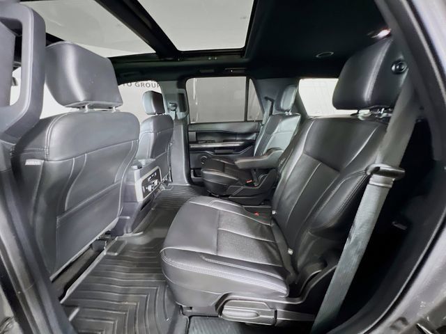 Used 2020 Ford Expedition XLT w/ Equipment Group 201A AWD/4WD image 22