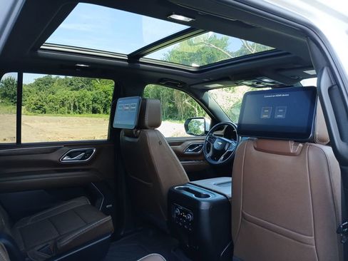 Used 2023 Chevrolet Tahoe High Country w/ Advanced Technology Package image 28