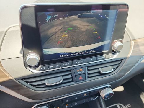Used 2025 Nissan Altima 2.5 SV FWD image 22