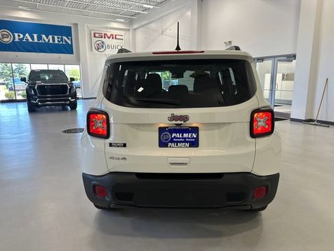 Used 2023 Jeep Renegade Latitude w/ Premium Group AWD/4WD image 6
