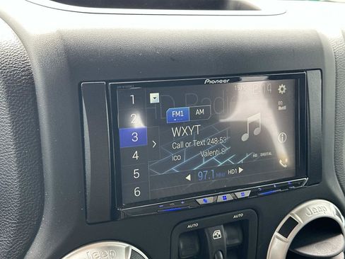 Used 2012 Jeep Wrangler Unlimited Sahara w/ Connectivity Group AWD/4WD image 25
