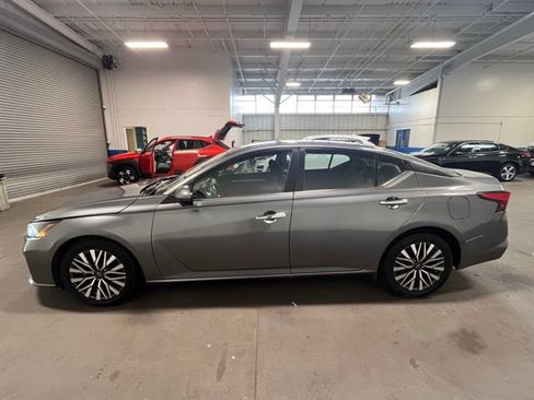 Used 2023 Nissan Altima 2.5 SV image 6