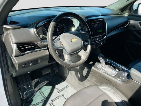 Used 2022 Chevrolet Traverse LT w/ LT Premium Package AWD/4WD image 9