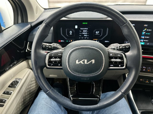 Certified 2025 Kia Carnival SX Prestige FWD image 19