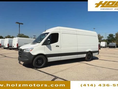 Used 2025 Mercedes-Benz Sprinter 2500 image 4
