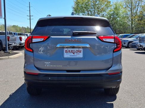 Used 2023 GMC Terrain SLE w/ Driver Convenience Package FWD image 5