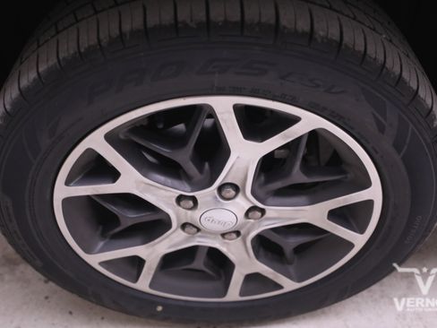 Used 2018 Jeep Grand Cherokee Limited image 10