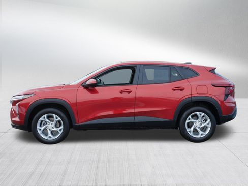 Used 2024 Chevrolet Trax LS w/ LS Convenience Package image 4