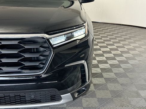 Used 2025 Honda Pilot EX-L image 9