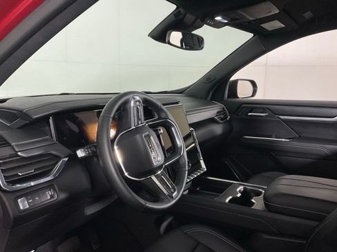 Used 2025 GMC Acadia Elevation w/ Elevation Premium Package FWD image 22