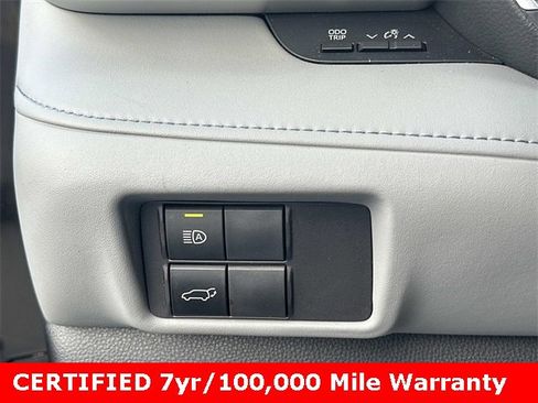 Used 2022 Toyota Highlander XLE image 26